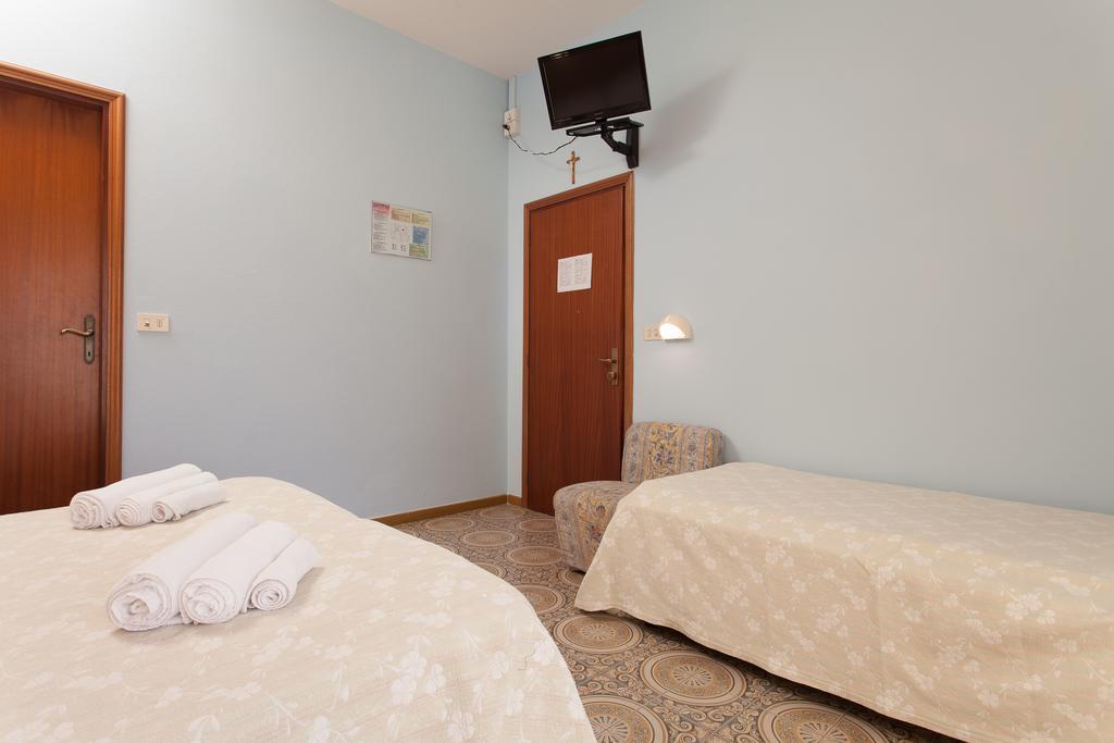 Hotel Santa Martina 빌라마리나 객실 사진